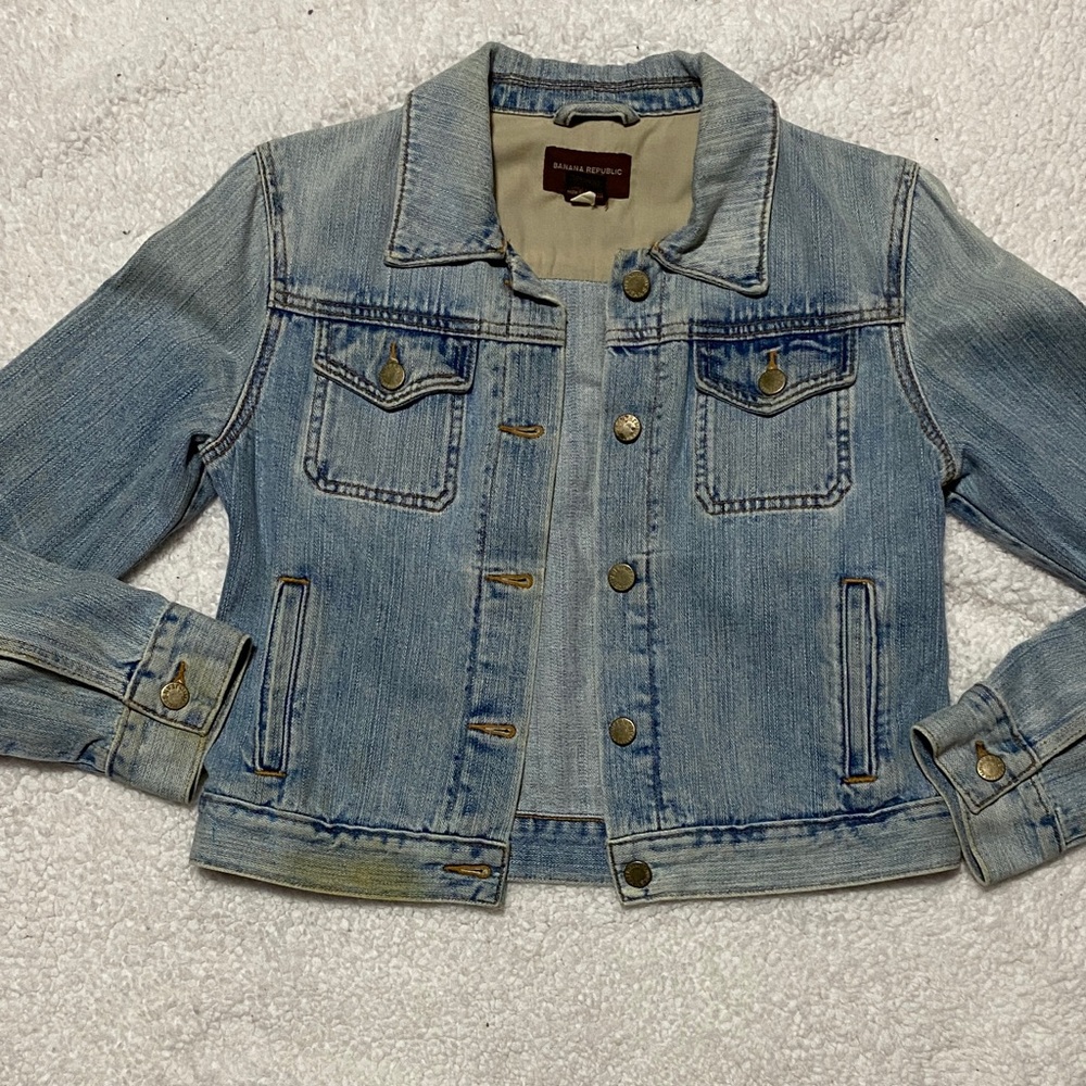 Vintage Banana Republic Denium blue Jean jacket  
Women’s size small distressed